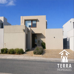 Arriendo casa en Chicureo piedra roja 